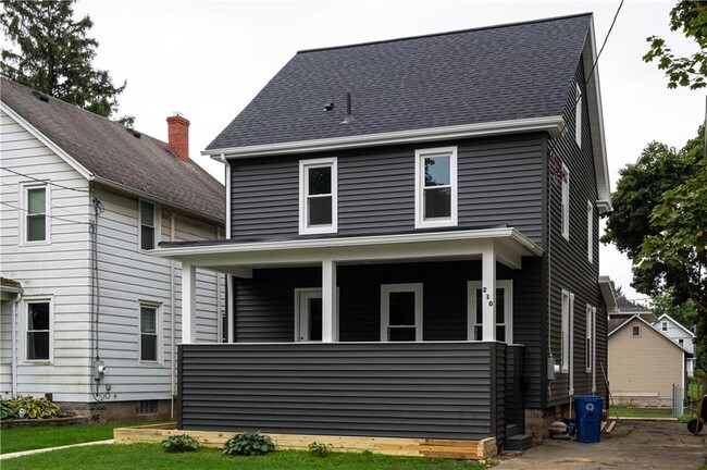 Building Photo - 210 E Elm St