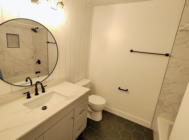 Building Photo - Great 5 Bed 3 Bath Remodeled Home