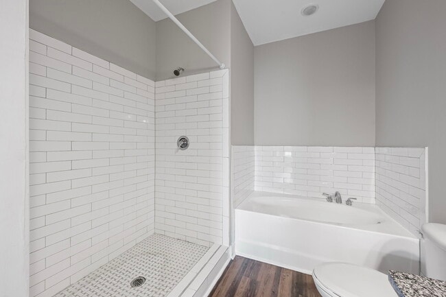 Building Photo - 840 United Ave SE