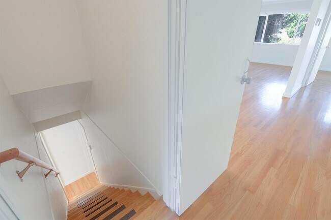 Building Photo - 2280 Rollingwood Dr