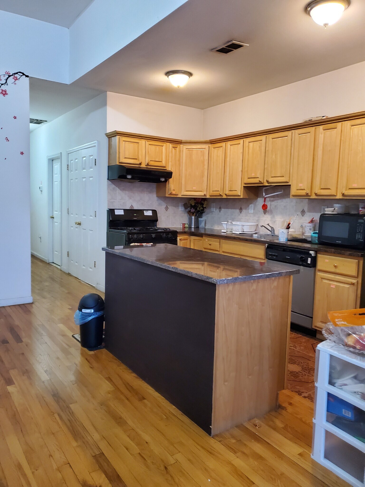 Building Photo - 49 Nelson Ave