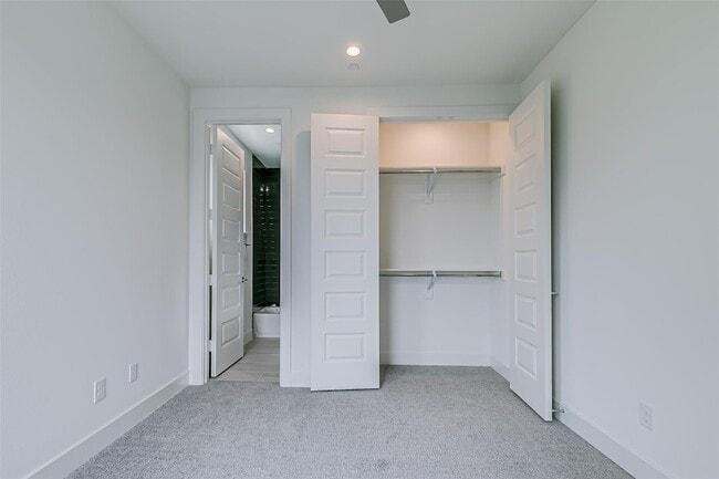 Building Photo - 6028 Lewis St