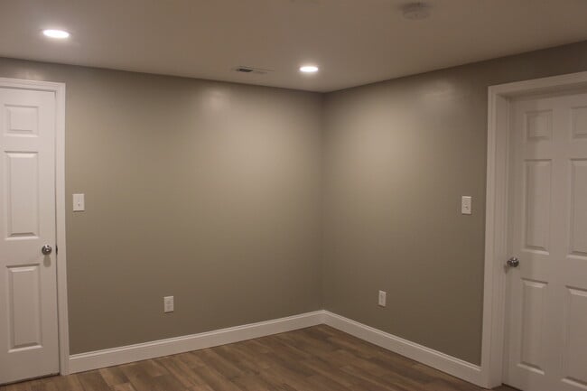 Building Photo - 246 Hill N Dale Rd