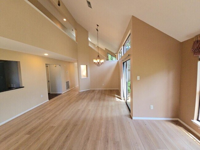 Building Photo - 25 N Mossrock Rd