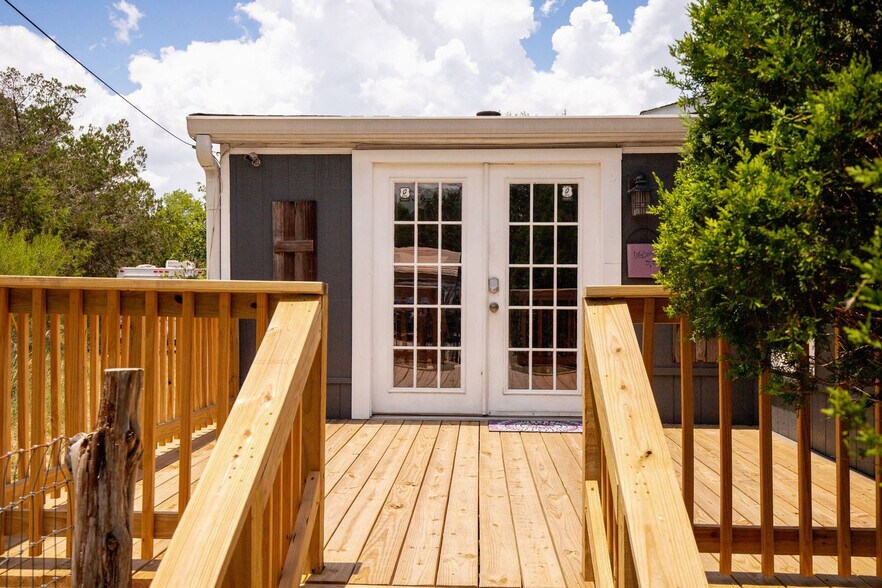 Building Photo - 705 Firefly Dr