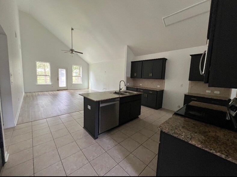 Building Photo - 10575 Dodger Dr