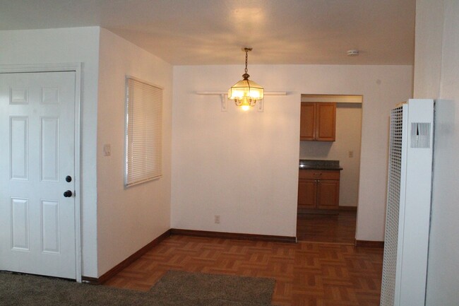 Building Photo - Three Bedroom, Two Bathroom House in San P...