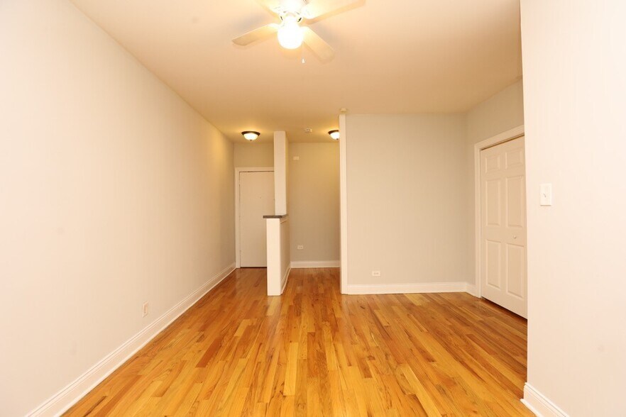 Building Photo - 457 W Melrose