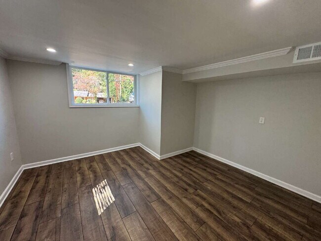 Building Photo - 3702 Chesapeake Way