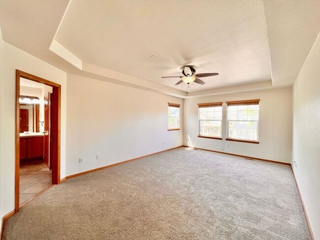 Building Photo - Beautiful 4 bed/ 3 bath Home with Office!