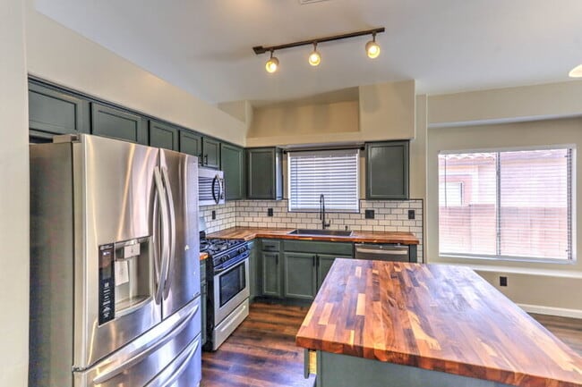 Building Photo - Rancho Sahuarita