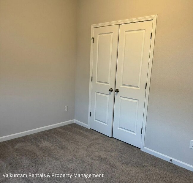 Building Photo - 370 Richmond Dr