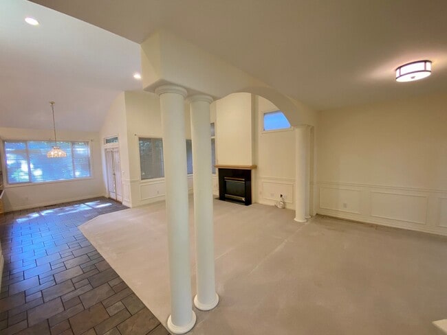 Building Photo - 8616 Blue Grouse Way