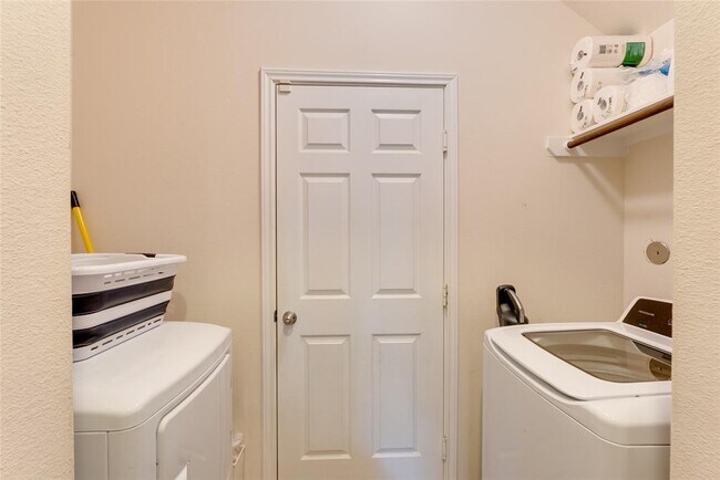Building Photo - 6047 Wesley Manor Ct