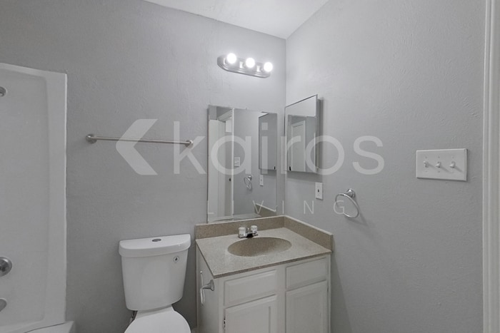 Building Photo - 422 David Dr