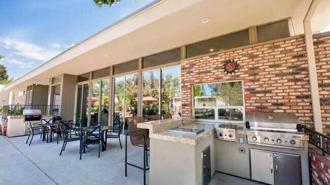 Building Photo - 555 Laurie Ln