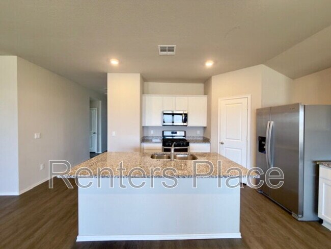 Building Photo - 14 Stonegate Dr