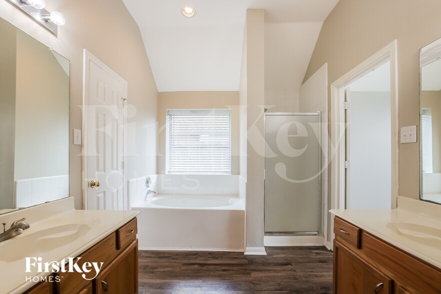 Building Photo - 15722 E Astern Dr