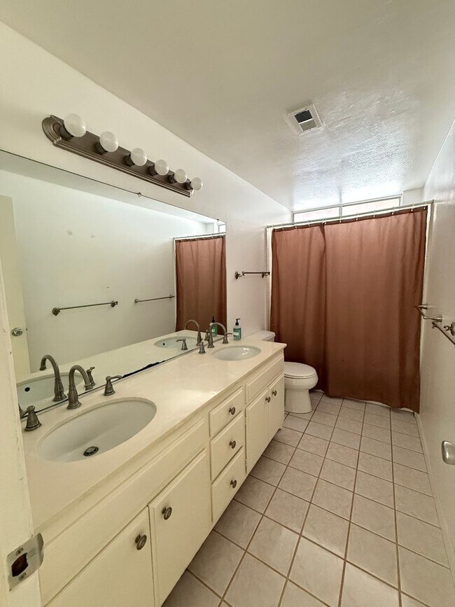Building Photo - BEAUTIFUL 4 BEDROOM 3 BATH HOME