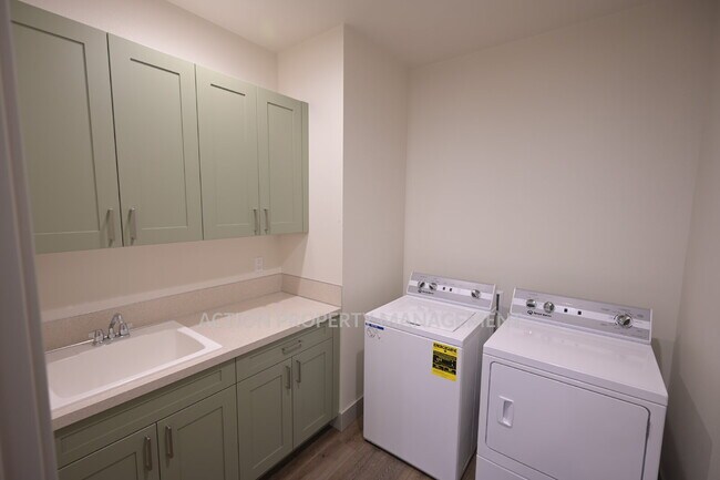 Building Photo - Beautiful no-step entry 3 bed 2 bath home in Sequim