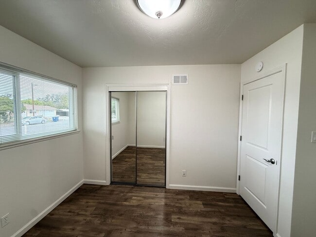 Building Photo - Orcutt Single Story Updated Home on Cul-De...