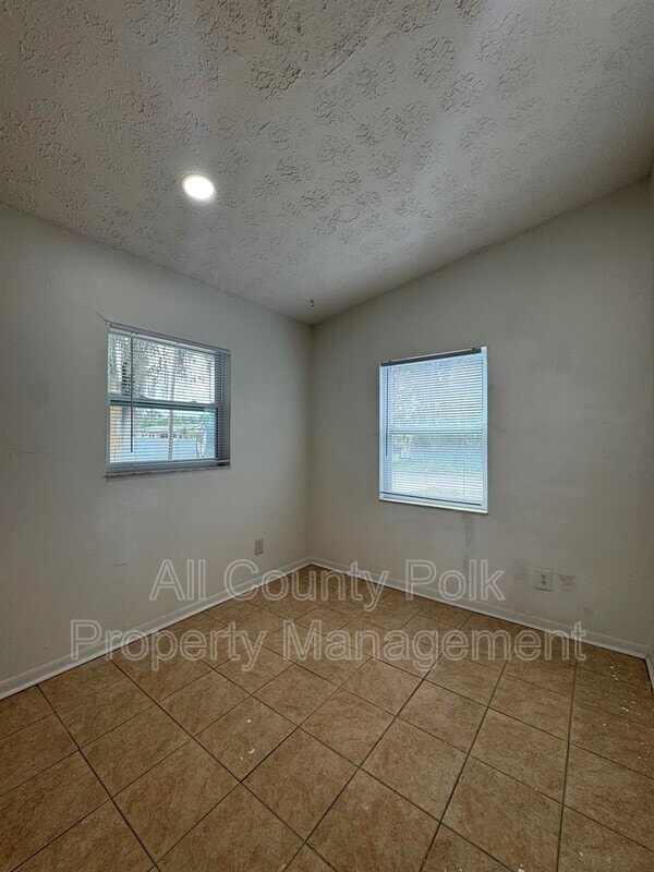 Building Photo - 3020 Galaxy Ln