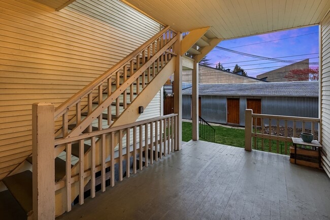 Building Photo - Charming 1 Bedroom  Downstairs Unit****COMING SOON***