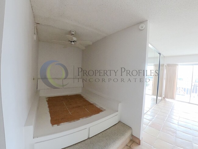 Building Photo - Large Studio/1 bath unit at Princess Kealoha