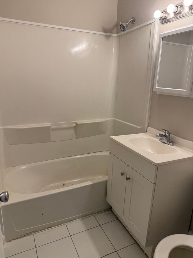 Building Photo - 1002 W Haven Blvd