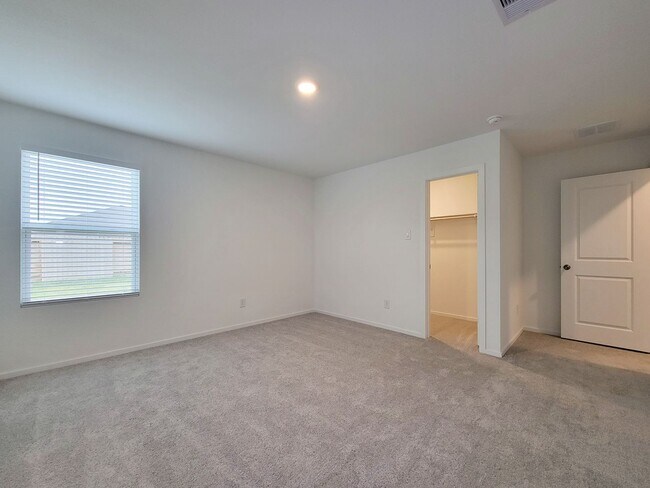 Building Photo - This lovely single-level home showcases a spacious open floorplan shared between the kitchen, din...