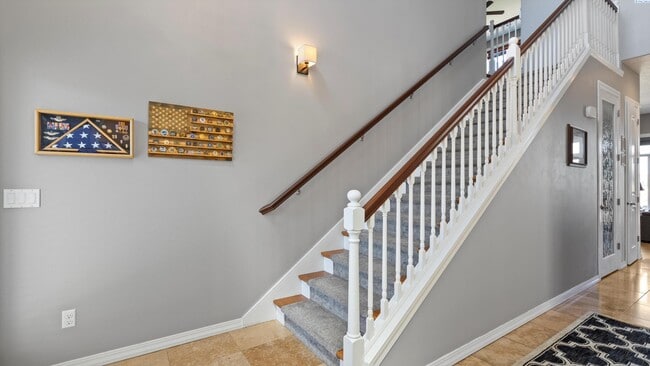 Building Photo - Fully Furnished and available for the holi...