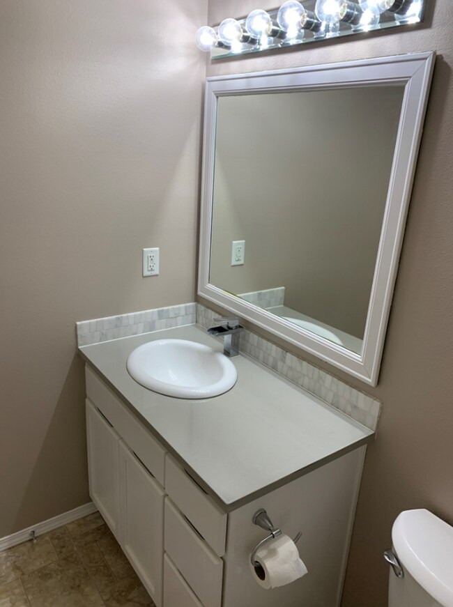 Building Photo - 7467 Clamdigger Dr