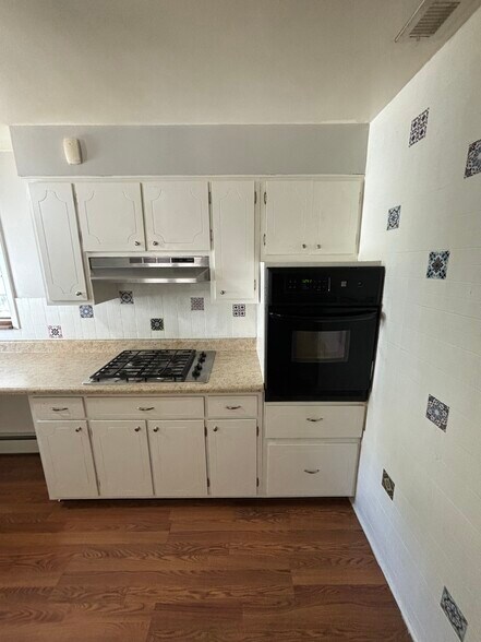 Kitchen - 166 Southern Ave