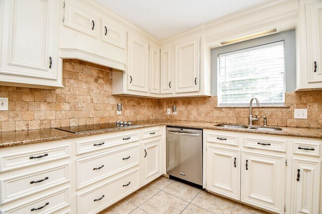 Building Photo - 1015 Kanah Ln
