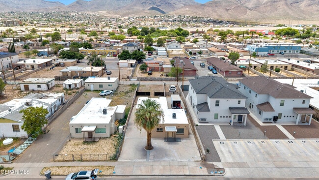 Building Photo - 8931 Robert Dr