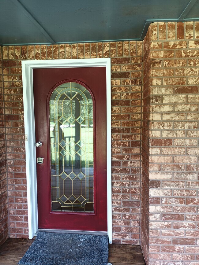 Building Photo - 471 Logan Ave