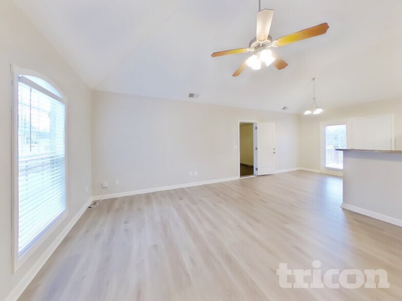 Building Photo - 414 Niagra Ln