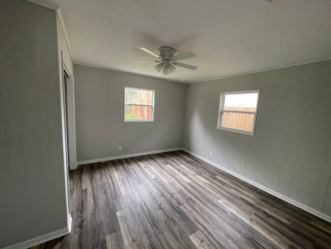 Building Photo - 623 5th Ave S