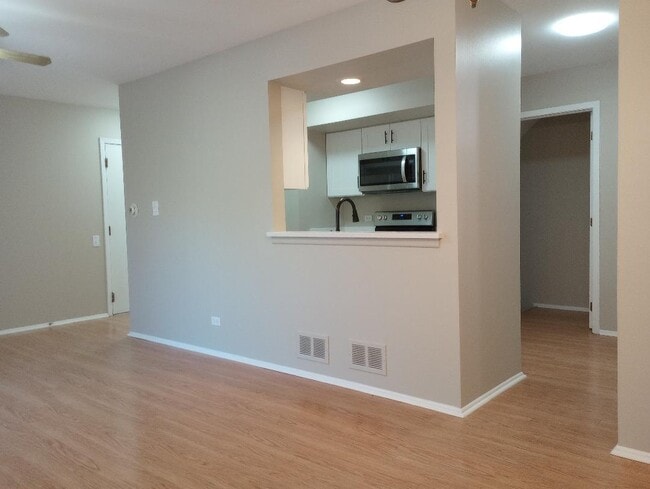 Building Photo - 110 Queens Cove