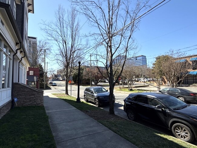 Building Photo - Fantastic Condo in South End!