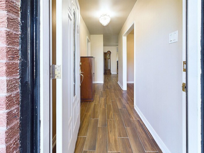 Building Photo - 2814 Balmorhea Ave