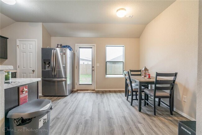 Building Photo - 4703 W Hoover Loop