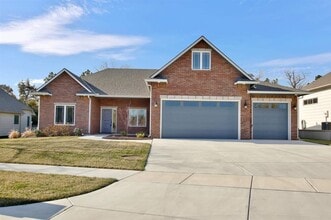 Building Photo - 12621 E Zimmerly St