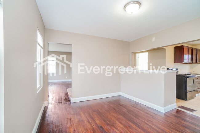 Building Photo - 2181 Middlehurst Dr