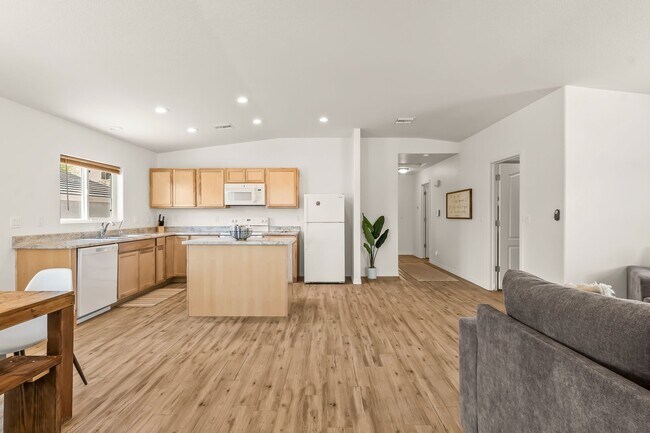 Building Photo - Charming 2-Bed, 2-Bath Home in Fox Creek SHORT OR LONG TERM AVAILABLE