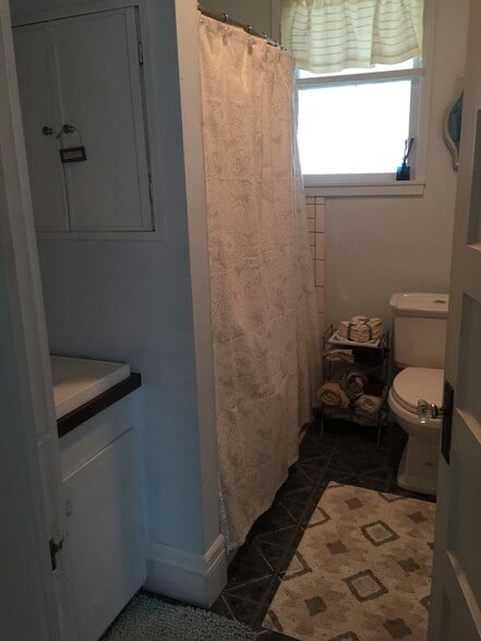 Building Photo - 717 10th Ave