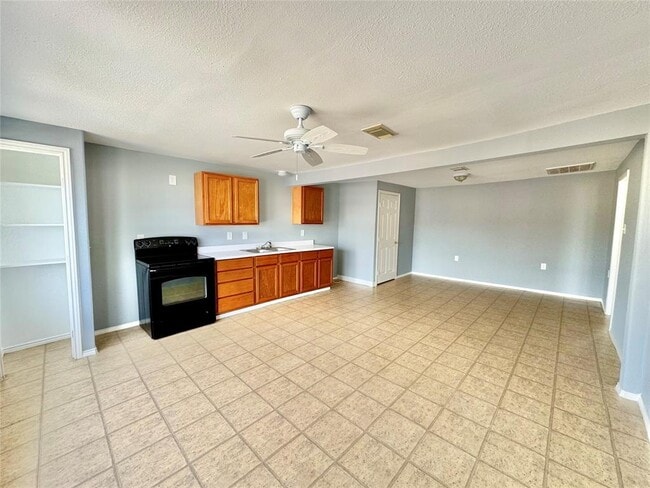 Building Photo - 6203 Heards Ln