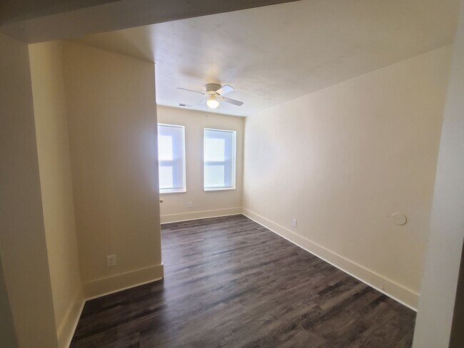 Building Photo - 420 W 31st St
