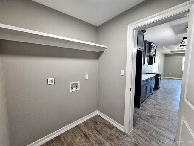 Building Photo - 18 S Raul Longoria Rd