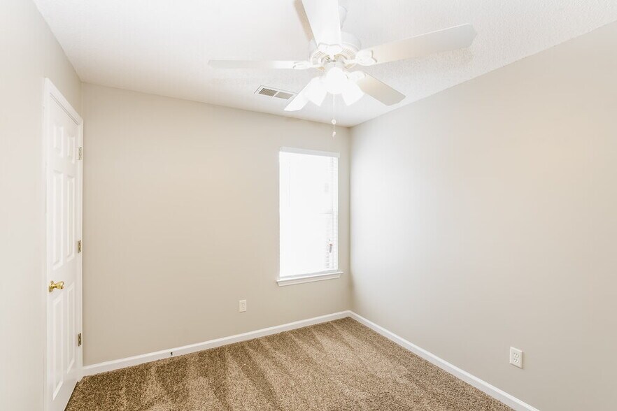 Building Photo - 200 Village Dr